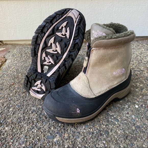 North Face Water Proof Girl’s 4 Hiking boots, Black/Tan - Picture 1 of 10